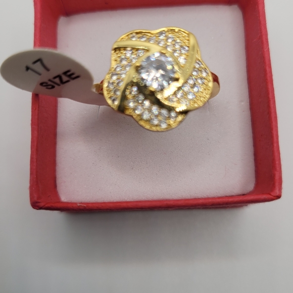 Emarati plated Gold er Blossom white stone work cocktail Ring size 7 - Picture 3 of 7